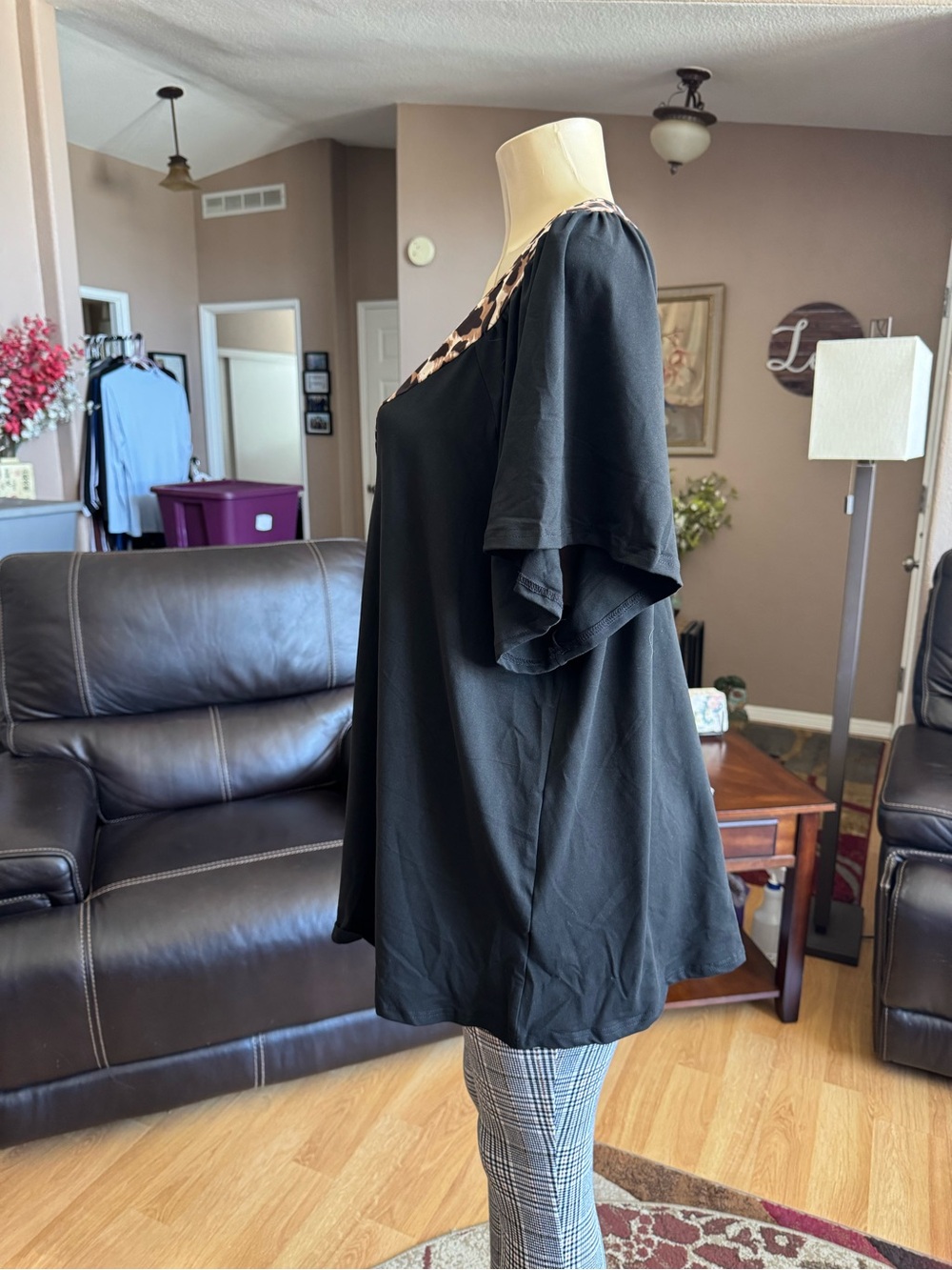 Boutique black short sleeve blouse w/leopard trim-size XXXL - Picture 7 of 9